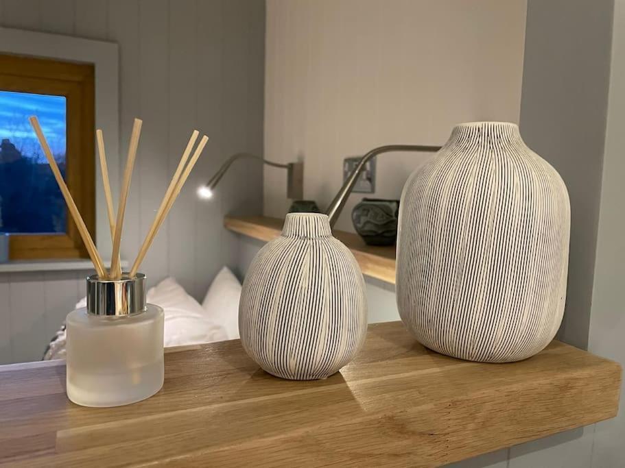 The Hut@Trefechan Wen - Coastal Coziness! Goodwick ภายนอก รูปภาพ