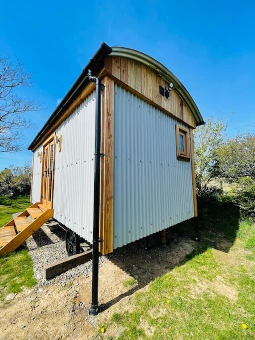 The Hut@Trefechan Wen - Coastal Coziness! Goodwick ภายนอก รูปภาพ