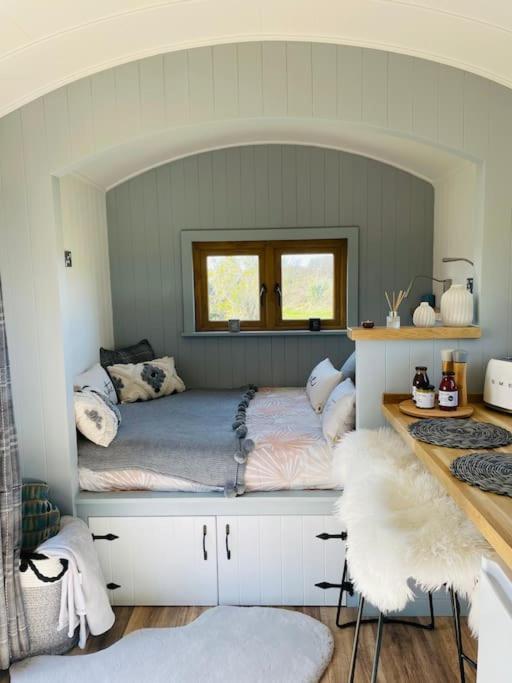 The Hut@Trefechan Wen - Coastal Coziness! Goodwick ภายนอก รูปภาพ