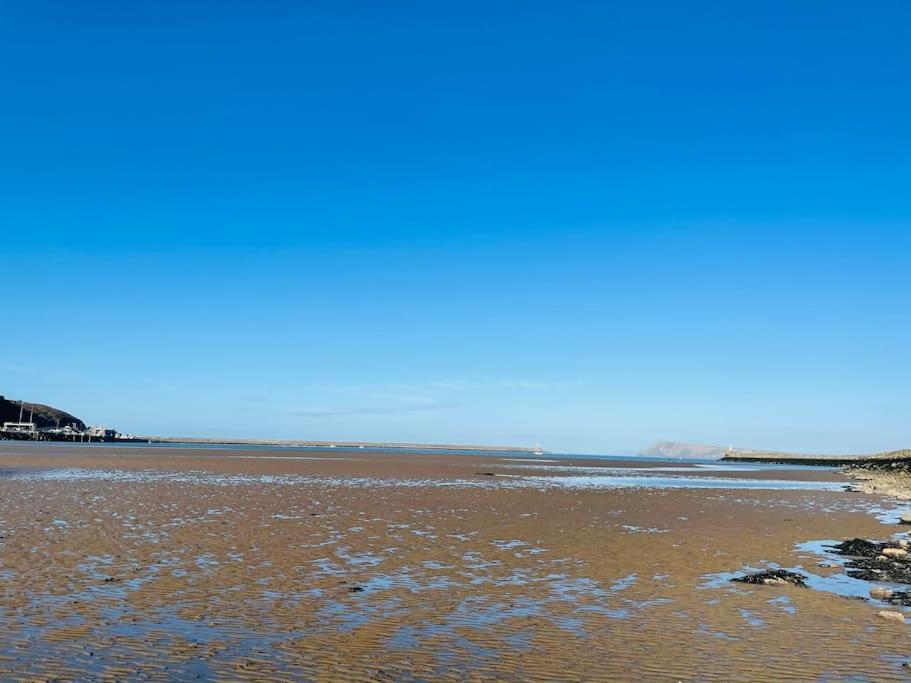 The Hut@Trefechan Wen - Coastal Coziness! Goodwick ภายนอก รูปภาพ
