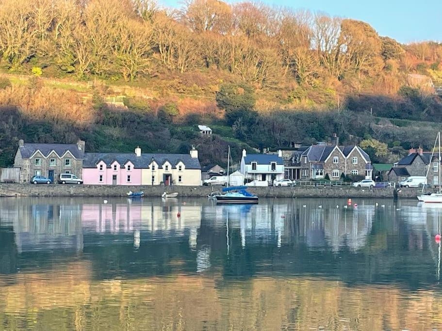 The Hut@Trefechan Wen - Coastal Coziness! Goodwick ภายนอก รูปภาพ
