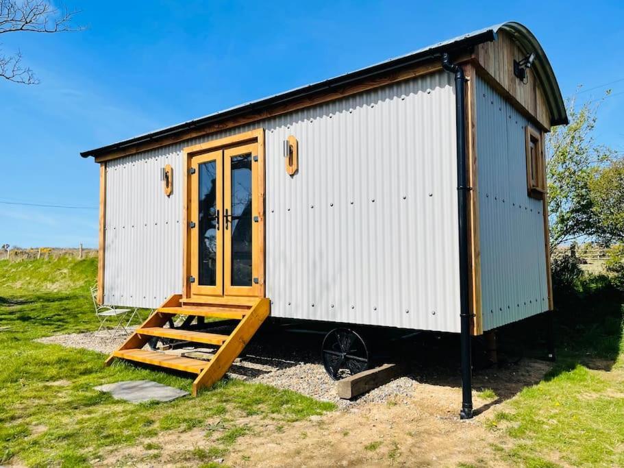 The Hut@Trefechan Wen - Coastal Coziness! Goodwick ภายนอก รูปภาพ