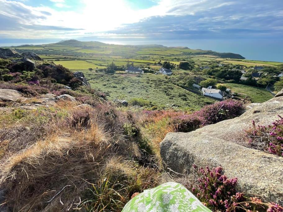 The Hut@Trefechan Wen - Coastal Coziness! Goodwick ภายนอก รูปภาพ