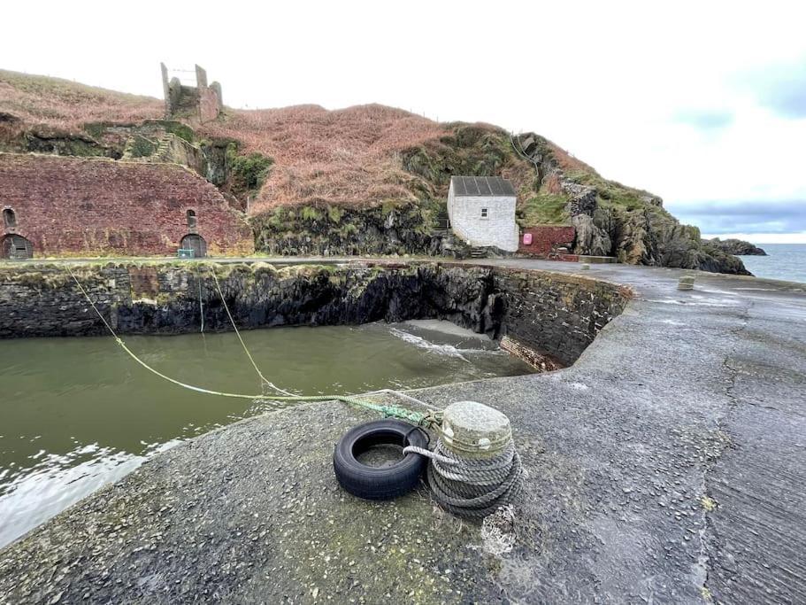 The Hut@Trefechan Wen - Coastal Coziness! Goodwick ภายนอก รูปภาพ
